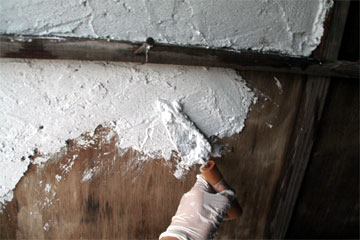 農業用資材（砂と消石灰）で漆喰を作る